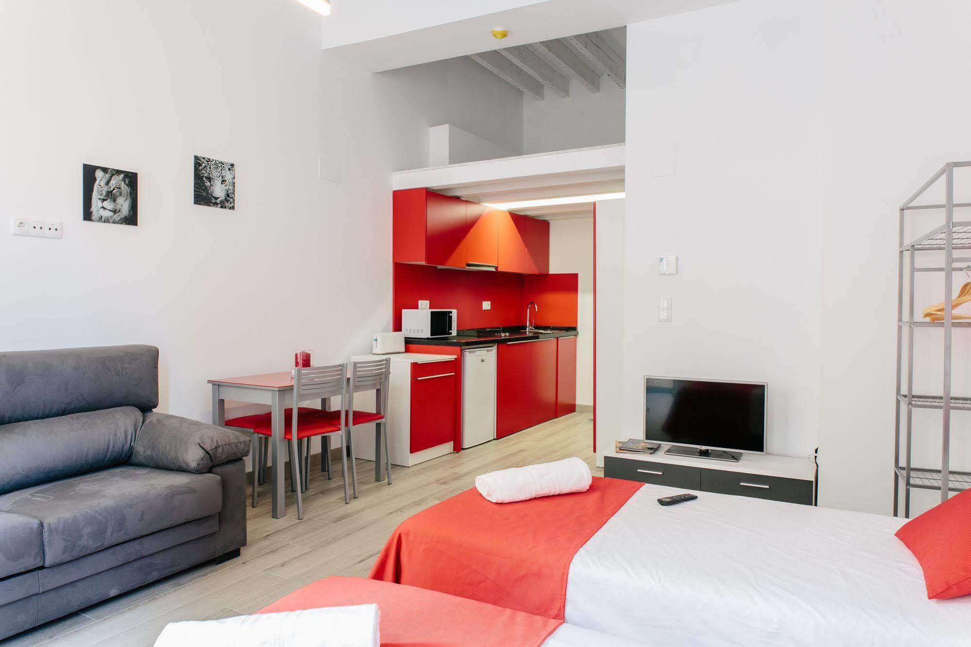 Apartamentos Tito San Nicolas อาลิกันเต ภายนอก รูปภาพ